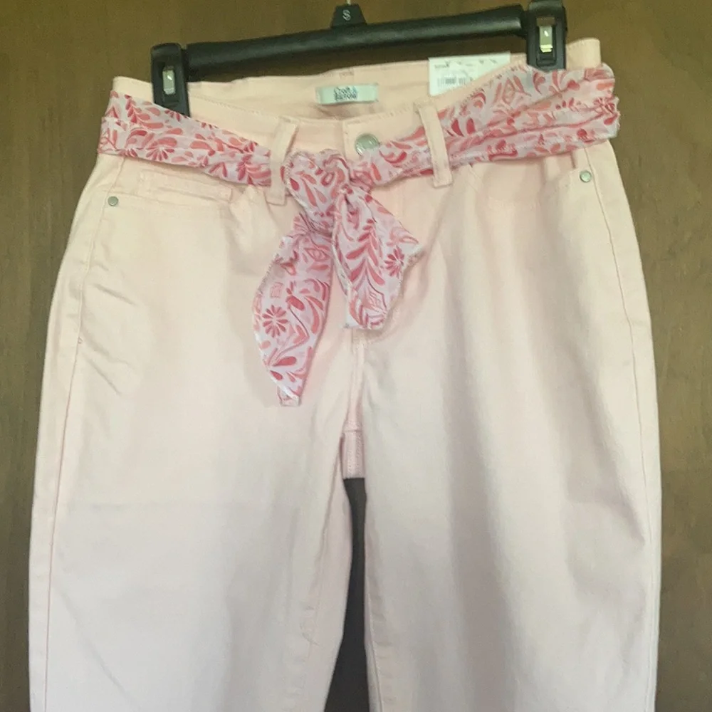 Croft & barrow pink jean mid rise Capri with floral scarf belt size 4 - Picture 13 of 17